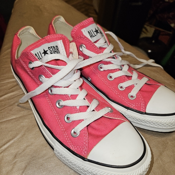 Converse All Star raspberry pink Chuck Taylors. - Picture 4 of 7
